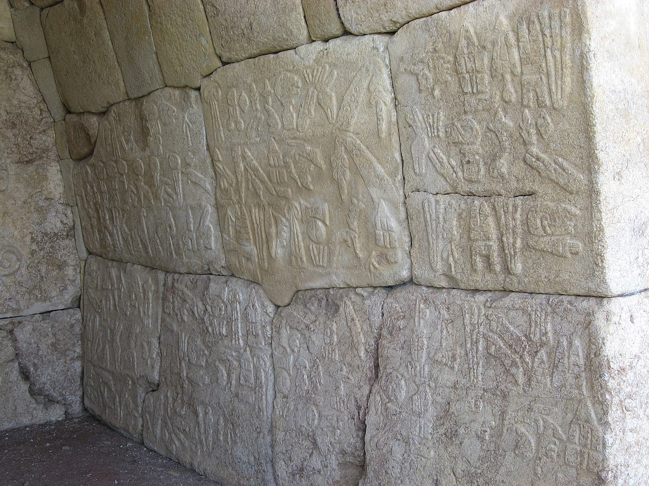 Hattusa reliefs by Suppiluliuma.