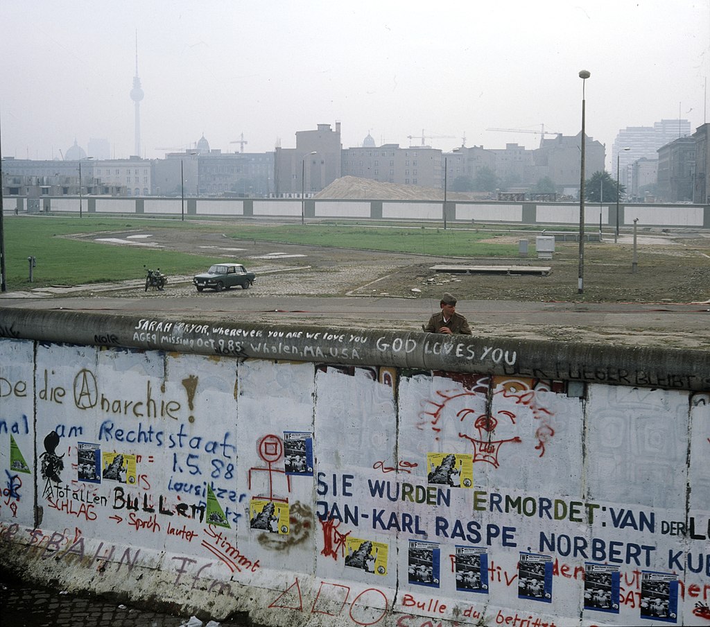 Berlin Wall, eastgerman border guard looks at the Kubat-Dreieck, July 1st 1988