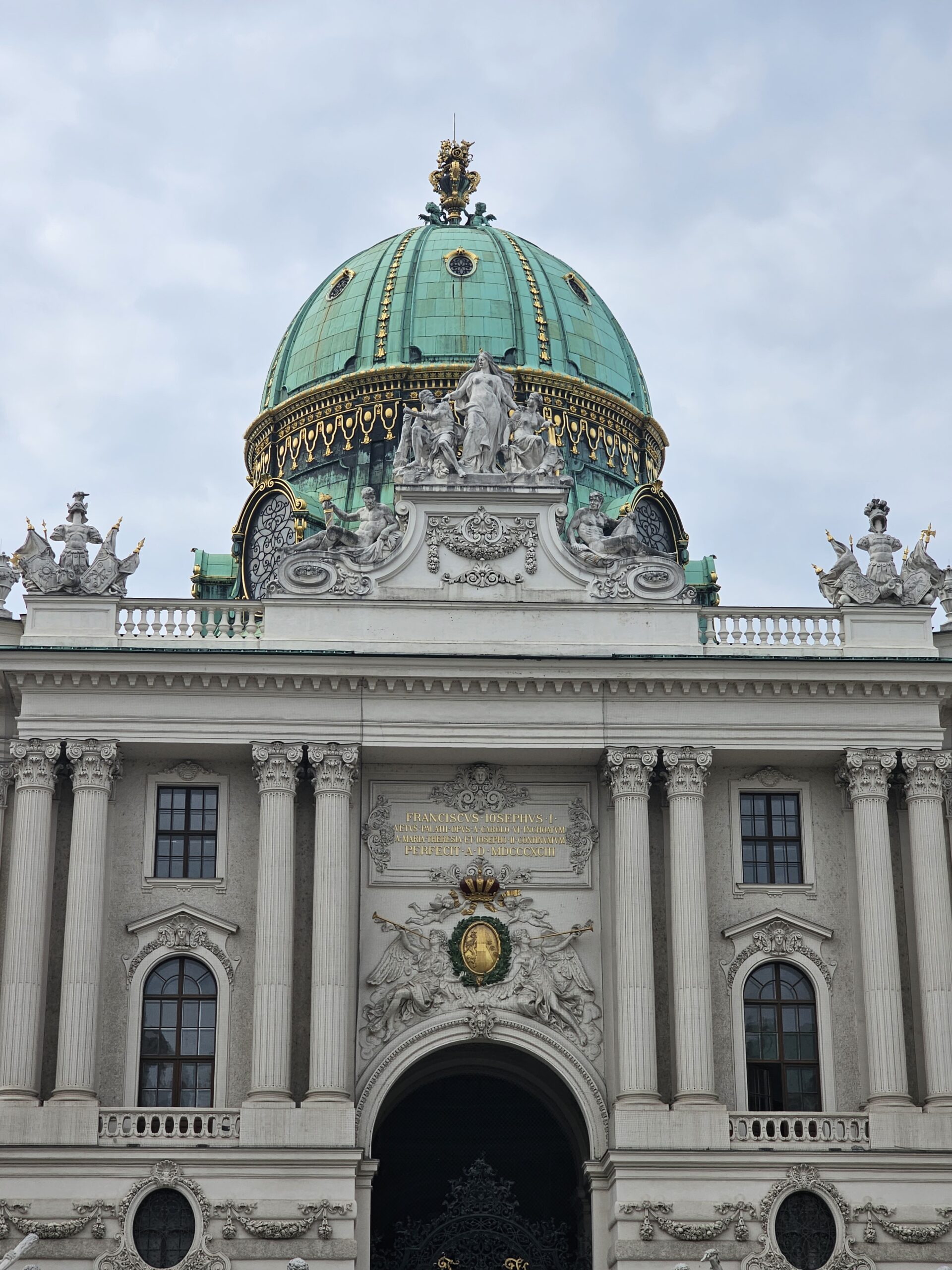 St, Michael Entrance, Hofburg Vienna, entrance. Image: 360onhistory.com